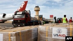 បុគ្គលិក​យក​ជំនួយ​មនុស្សធម៌​ចេញ​ពី​យន្ដហោះ​ដឹក​ជំនួយ​ដែល​បាន​ទៅអាកាសយានដ្ឋាន al-Arish របស់​អេហ្ស៊ីប កាល​ពី​ថ្ងៃទី ២២ ខែវិច្ឆិកា ឆ្នាំ២០២៣ ហើយ​នឹង​បន្ដ​ដឹក​ជញ្ជូន​ទៅ​កាន់​តំបន់​ហ្កាហ្សា។