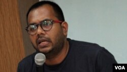 Koordinator Komisi untuk Orang Hilang dan Korban Tindak Kekerasan (Kontras) Haris Azhar. (VOA/Fathiyah Wardah)