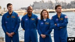 Astronauti Jeremy Hansen, Victor J. Glover, Christina Koch i Reid Wiseman.