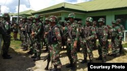 Pengiriman pasukan gabungan untuk mengevakuasi korban serangan KKSM di Yigi, Papua, dan sekaligus mengejar para pelaku, Rabu (5/12). (Courtesy: Kapendam Papua)