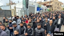 巴勒斯特人上街抗议哈马斯高级官员萨利赫·阿鲁里（Saleh al-Arouri）2024年1月2日在以色列的无人机袭击中丧生。（路透社）