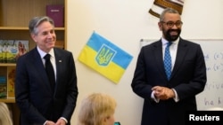 美国国务卿布林肯和英国外相克莱弗利参观伦敦的乌克兰欢迎中心。(2023年6月20日)