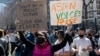 Warga kota New York melakukan aksi unjuk rasa menyerukan dihentikannya kejahatan bermotif kebencian khususnya terhadap warga keturunan Asia (AAPI atau Asian-American & Pacific Islander) yang sedang marak terjadi di Amerika (21/3). 