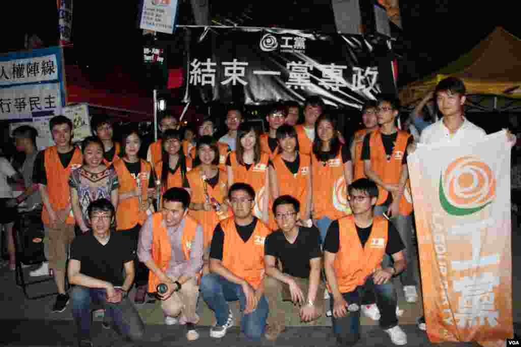 纪念六四25周年香港维园烛光晚会(美国之音图片/海彦拍摄)