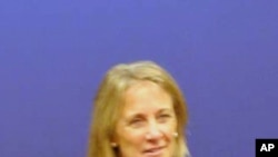 乔治城大学语言学院助理院长黛博拉费罗斯