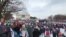 People's March atau Pawai Rakyat di Lincoln Memorial hari Sabtu, 18 Januari 2025. (foto: VOA Indonesia)