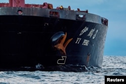 资料照片：停留在丹麦城市格雷纳附近的中国货轮“伊鹏3号”的船锚。(2024年11月20日)