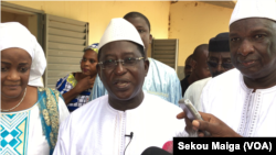 Soumaila Cisse Lokacin Da Yake Kada Kuri'ar Sa