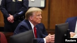 美国前总统特朗普2024年2月15日在纽约州最高法院出席封口费一案的法庭审判。