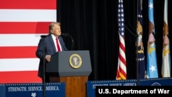 特朗普总统在弗吉尼亚州匡提科海军陆战队基地对战争部发表讲话。(2025年9月30日)