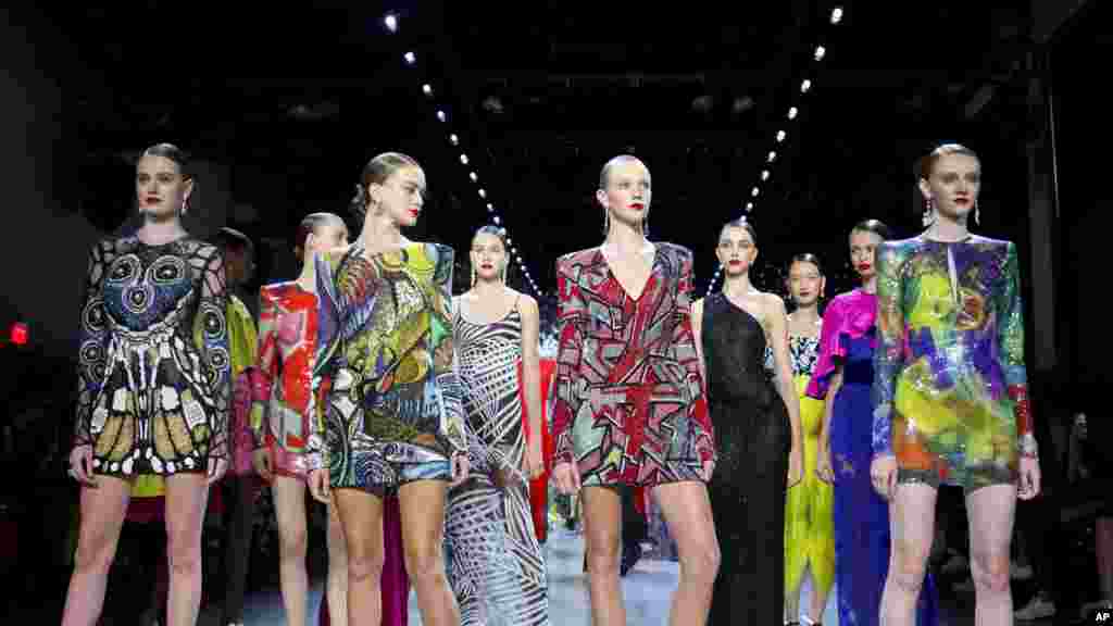  2018年9月11日,纽约时装周展出Naeem Khan系列的时装。