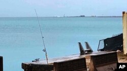 Fotografija vojnog aviona u zalivu Kaneohe, na Havajima (Foto: Diane Dircks via AP)