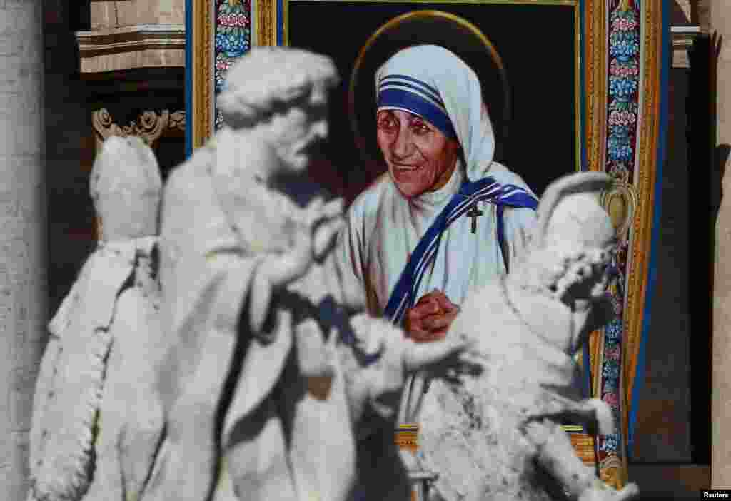 A tapestry depicting Mother Teresa of Calcutta is seen in the facade of Saint Peter's Basilica during a mass, celebrated by Pope Francis, for her canonization in Saint Peter's Square at the Vatican, Sept. 4, 2016.