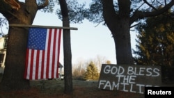 美国康州小学枪击惨案让全国人心碎