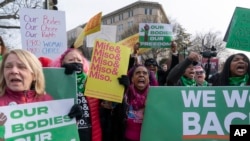 Protesti ispred Vrhovnog suda (Foto: AP Photo/Jose Luis Magana)