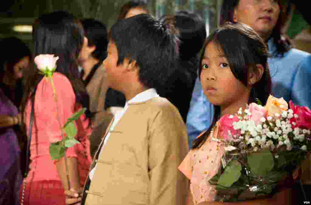 2012年9月18日昂山素季在华盛顿受到迎接儿童的欢迎