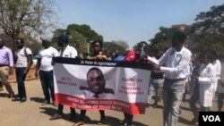 Doctors and nurses in Zimbabwe protest the disappearance of Peter Gabriel Magombeyi, acting president of the Zimbabwe Hospital Doctors Association, in Harare, Sept. 17, 2019. (C. Mavhunga/VOA)