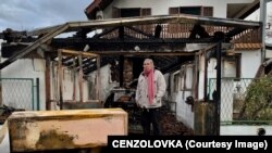 ARHIVA: Milan Jovanović na zgarištu svog doma 2018. (Foto: Cenzolovka)