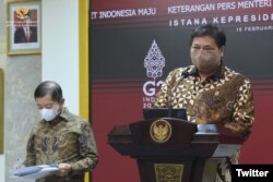 Menko Perekonomian Airlangga Hartarto dalam konferensi pers seusai Sidang Kabinet Paripurna, di Istana Kepresidenan Jakarta, Rabu, 16 Februari 2022. (Twitter/setkabgoid)