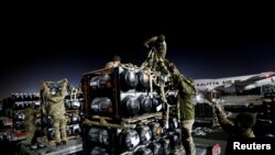 美国提供的“标枪”反坦克导弹运抵乌克兰首都基辅的国际机场（2022年2月10日）