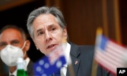 Menteri Luar Negeri Antony Blinken berbicara di depan para menteri luar negeri di Melbourne, Australia, 11 Februari 2022. (Foto: via AP)