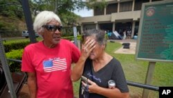 Stanovnici Lahaine ispred skloništa u mjestu Vailuku, na Mauiju (Foto: AP/Rick Bowmer)