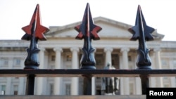 资料照片：位于华盛顿特区的美国财政部（2018年8月6日）。