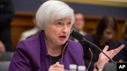 Kepala Federal Reserve, Janet Yellen mengindikasikan suku bunga acuan mungkin akan dinaikkan dalam waktu dekat (foto: dok).