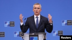 Sekjen NATO Jens Stoltenberg mengecam invasi Rusia ke Ukraina. 