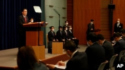 នាយក​រដ្ឋមន្ត្រី​ជប៉ុន​លោក Fumio Kishida ថ្លែង​ក្នុង​សន្និសីទ​សារព័ត៌មាន​មួយ​នៅ​ក្នុង​ទីក្រុង​តូក្យូ កាលពី​ថ្ងៃទី២៥ ខែកុម្ភៈ ឆ្នាំ២០២២។