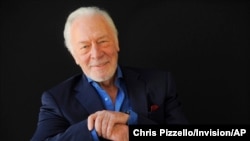 Christopher Plummer difoto pada 25 Juli 2013, di Beverly Hills, California. Aktor gagah dan pemenang penghargaan yang berperan sebagai Kapten von Trapp dalam "The Sound of Music" meninggal pada 5 Februari 2021, pada 91. (Foto: AP/Chris Pizzello/Invision)