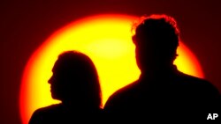 Dnevni troškovi, izdaci za stanovanje - poput stanarine i hipoteke, prednjače u razlozima zbog kojih građani nisu u mogućnost da uštede za penziju. (Foto: AP/Charlie Riedel)