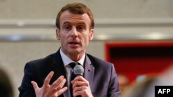 Président ya France Emmanuel Macron pene na Valence, France, 24 janvier 2019.