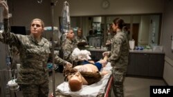 美国空军人员进行医疗培训（美国空军2020年2月9日照片）