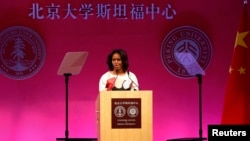 美国第一夫人米歇尔•奥巴马在北京大学斯坦福中心发表演说。（2014年3月22日）