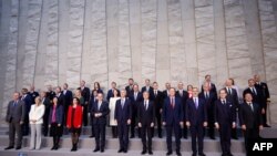 Grupna fotografija ministara spoljnih poslova zemalja članica NATO-a (Foto: Johanna Geron / POOL / AFP)