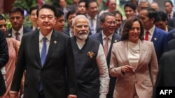 2023年9月7日，多国领导人进入在印尼召开的东亚峰会的会场。（法新社）