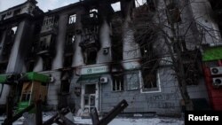 Zgrada u Bahmutu na prvoj linij fronta, februar 2023.