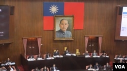 台湾立法院议场内的孙中山遗像（美国之音张永泰拍摄）