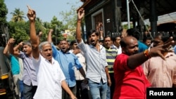 在两名女子进入印度教圣殿沙巴瑞玛拉神庙的消息传出后，抗议者响应多家印度教组织的号召上街集会。（2019年1月2日）