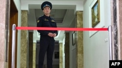 Obezbeđenje u regionalnom sudu u Sverdlovsku, gde se održava suđenje američkom novinaru Evanu Gerškoviču (Foto: AFP/Alexander Nemenov)