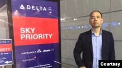 曾经代理12港人案的人权律师卢思位2021年5月8日在上海浦东机场赴美时被限制出境（照片来源：旅美人权律师杨建刚推特）