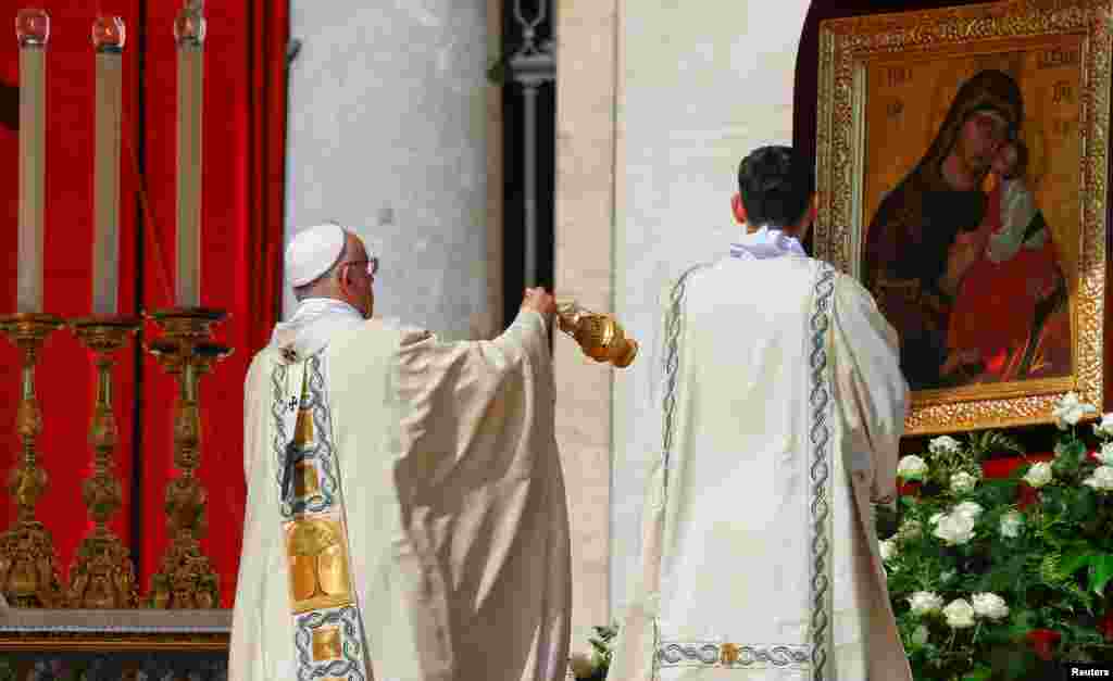 Pope Francis blesses with an incense burner as he leads a Mass for the canonization of Mother Teresa of Calcutta in Saint Peter's Square at the Vatican, Sept. 4, 2016.