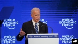 美国副总统拜登在瑞士达沃斯举行的世界经济论坛会议第二天发表讲话（2017年1月18日）