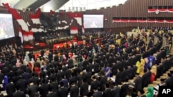 Suasana upacara pelantikan anggota DPR RI periode 2019-2024 di Gedung DPR/MPR, Jakarta, 1 Oktober 2019. (Foto: Mario Jose/AP Photo)