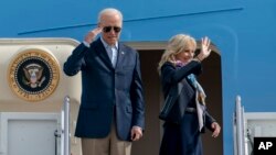 美国总统拜登和第一夫人登上“空军一号”总统专机前往罗马（2021年10月28日）