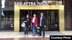 Ketua baru PARFI Marcella Zalianty dan Aktor Ray Sahetapy di depan kantor SAG-AFTRA. (Foto courtesy: Marcella dan Ray) 