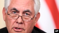 美国国务卿蒂勒森2017年4月12日在与俄罗斯外长拉夫罗夫共同举行的记者会上对媒体讲话。