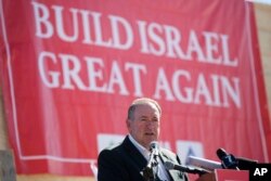 ARHIVA: Bivši guverner Arkanzasa Majk Hakabi (Foto: AP Photo/Oded Balilty)