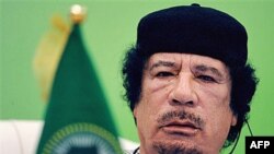 Nhà lãnh đạo Libya Moammar Gadhafi nói ông không thể từ chức vì ông không nắm giữ chức vụ chính thức nào cả trong chính phủ
